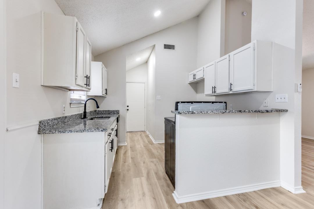 418 S Las Vegas Trl - Photo 6 of 11