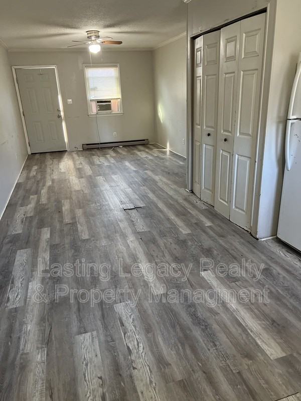 111 South St #E - Photo 2 of 12