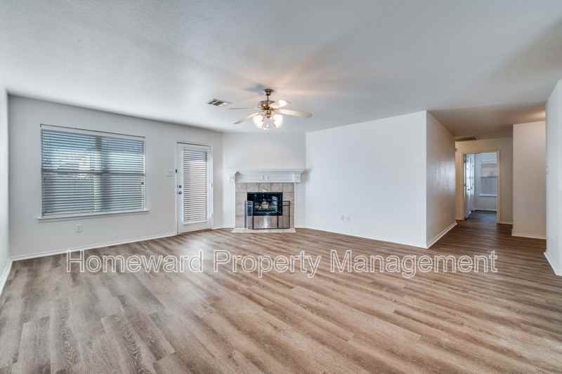 9817 Tanglebrush Dr - Photo 2 of 12