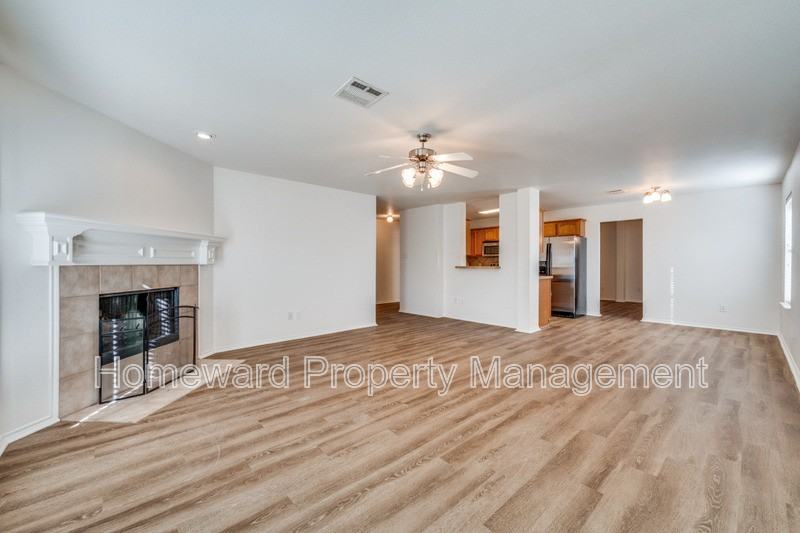 9817 Tanglebrush Dr - Photo 3 of 12