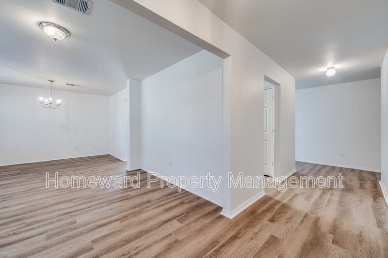 9817 Tanglebrush Dr - Photo 4 of 12