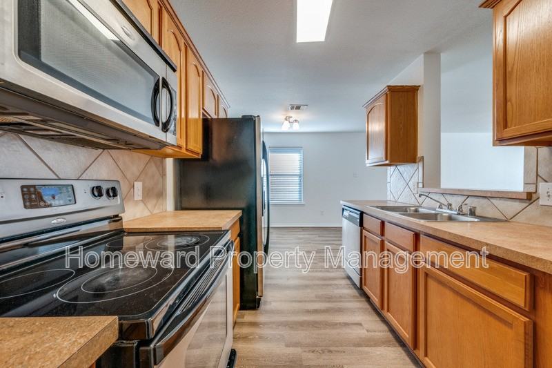 9817 Tanglebrush Dr - Photo 5 of 12