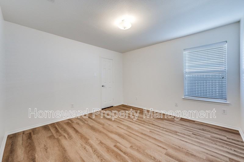 9817 Tanglebrush Dr - Photo 7 of 12