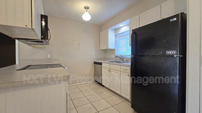 4261 Island Cir #6 - Photo 5 of 16