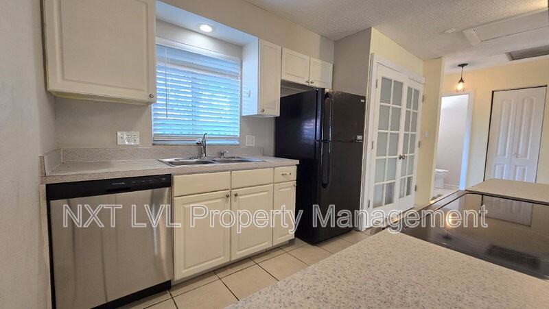 4261 Island Cir #6 - Photo 6 of 16