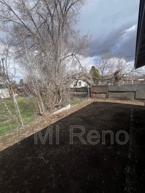 1060 H St - Photo 4 of 11