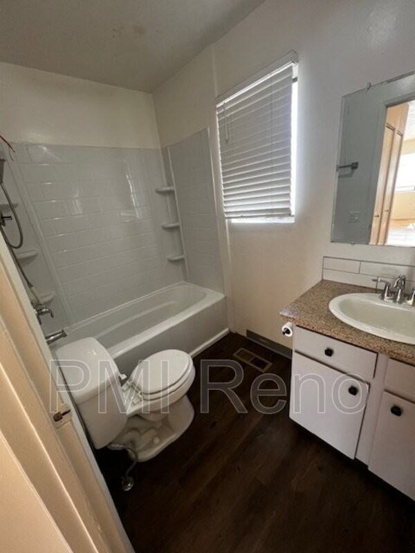 1060 H St - Photo 5 of 11