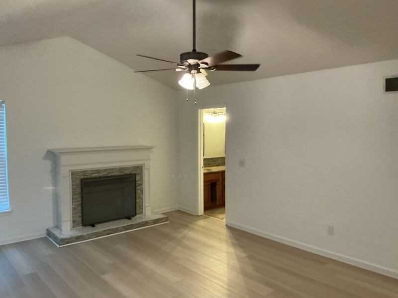 104 W Stoneridge Dr - Photo 6 of 15