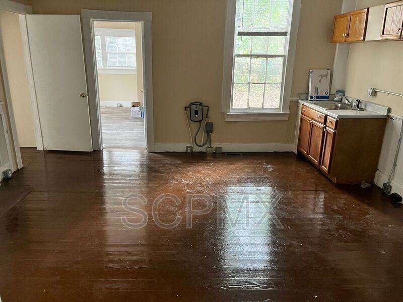 1339 Glover St - Photo 5 of 10