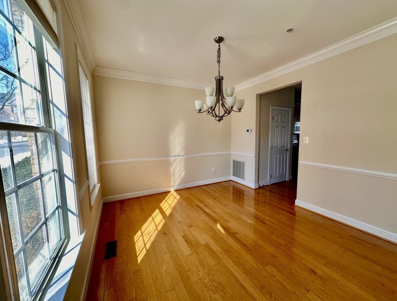 917 Crestfield Dr #1 - Photo 4 of 23