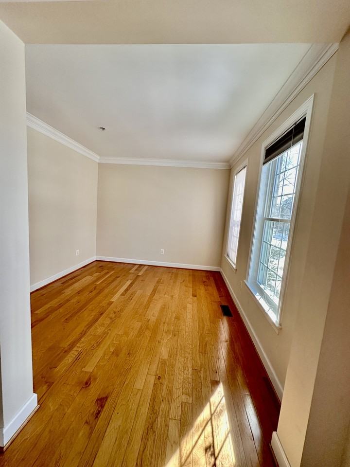 917 Crestfield Dr #1 - Photo 5 of 23