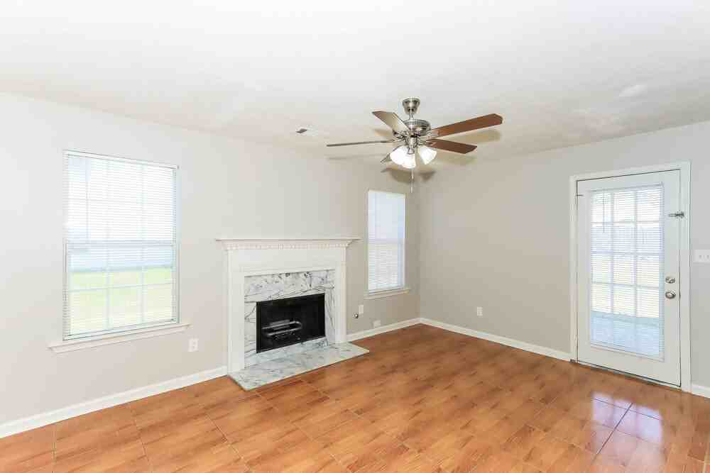 833 Rock Shoals Ct - Photo 4 of 17