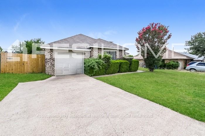 220 Mesa Dr - Photo 2 of 18