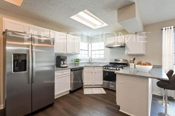 220 Mesa Dr - Photo 3 of 18