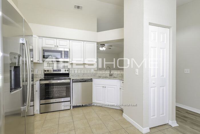 257 Oakview Ave - Photo 4 of 19