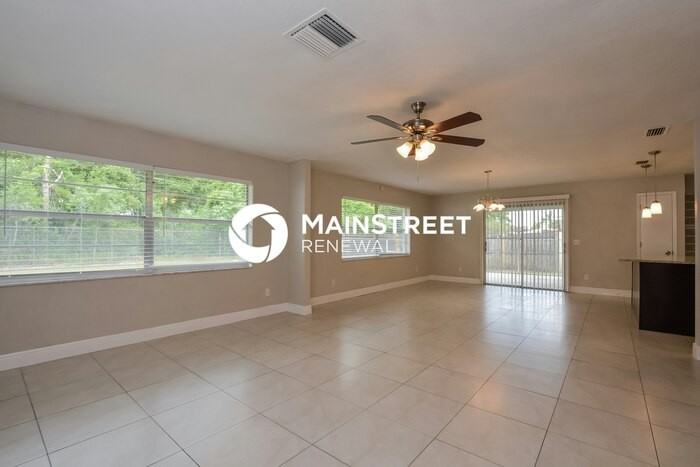 1089 E Hancock Dr - Photo 2 of 16