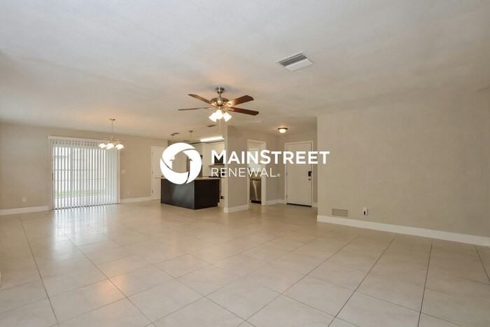 1089 E Hancock Dr - Photo 3 of 16