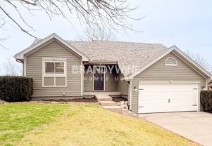 105 Sumac St - Photo 1 of 1