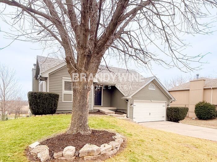 105 Sumac St - Photo 2 of 31