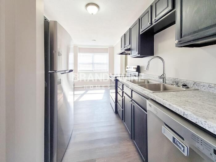 605 Woods Crossing Ln - Photo 5 of 19