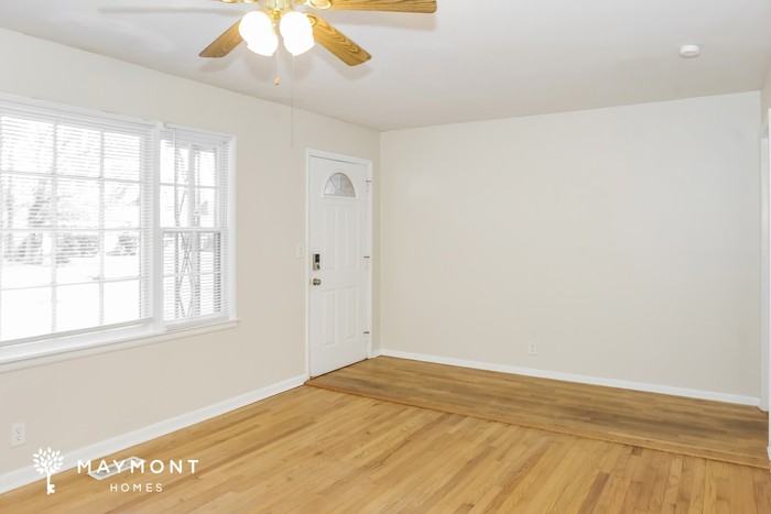 2204 Euclid Rd Nw - Photo 4 of 15