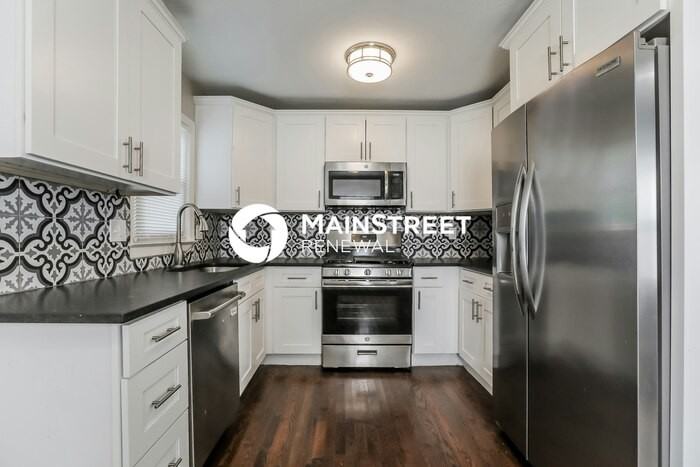 7712 Oak St - Photo 7 of 17