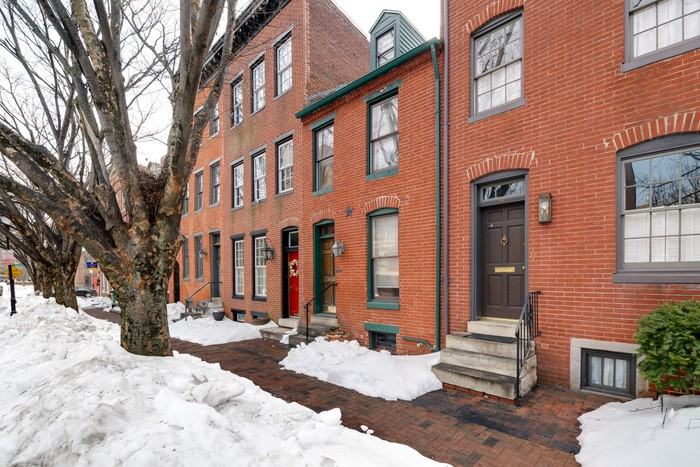 113 W Hill St - Photo 2 of 24