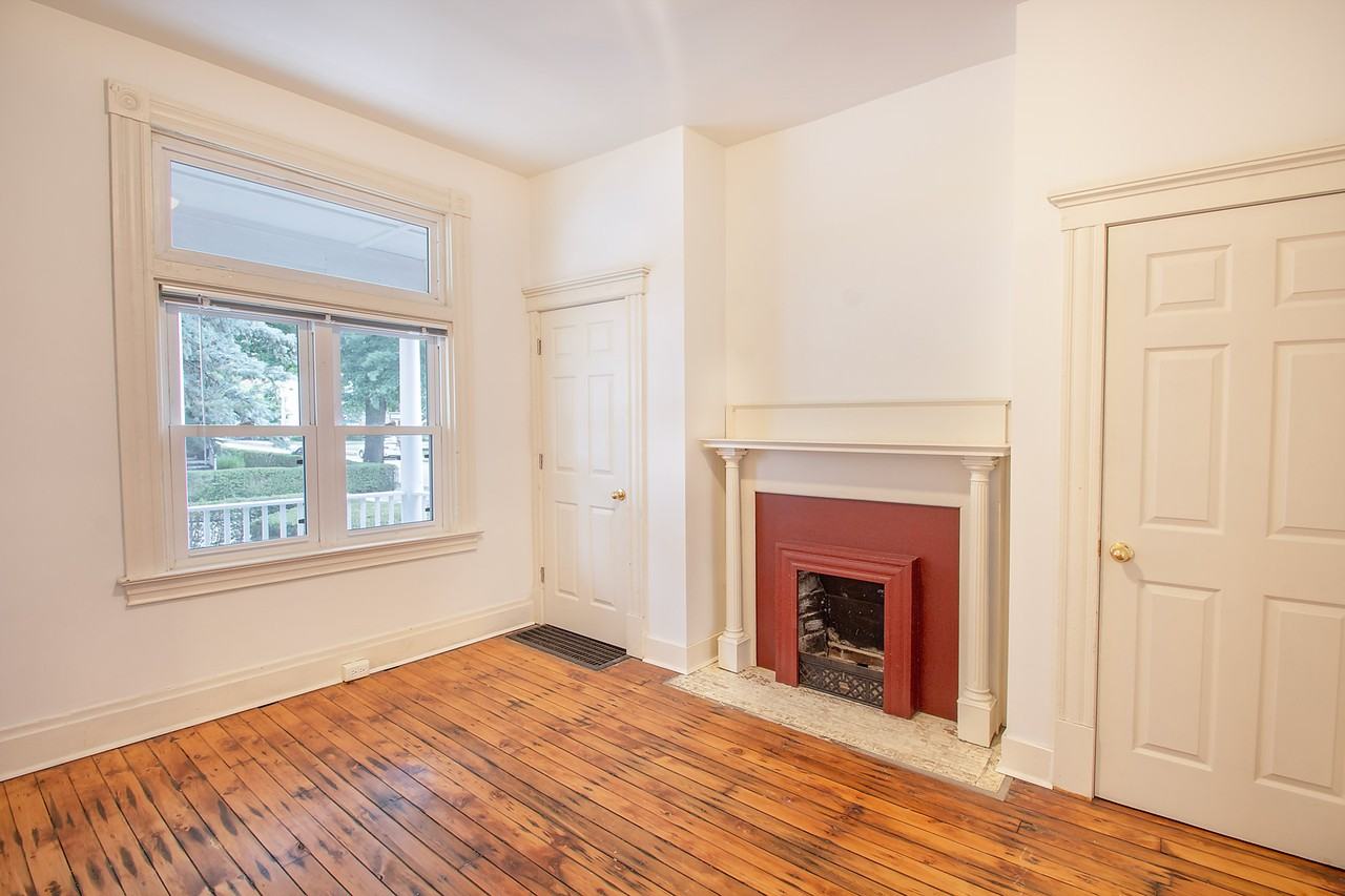 331 Franklin Ave - Photo 3 of 14