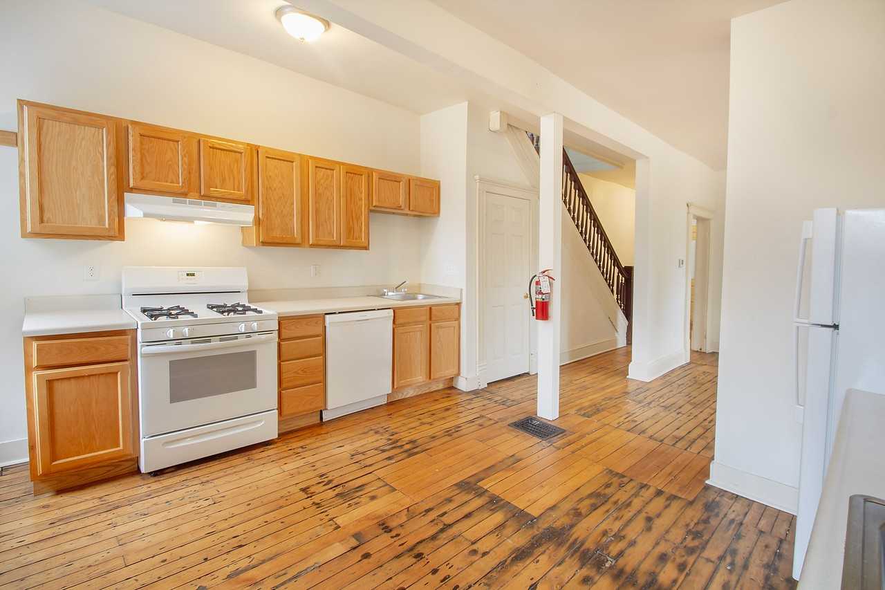 331 Franklin Ave - Photo 4 of 14