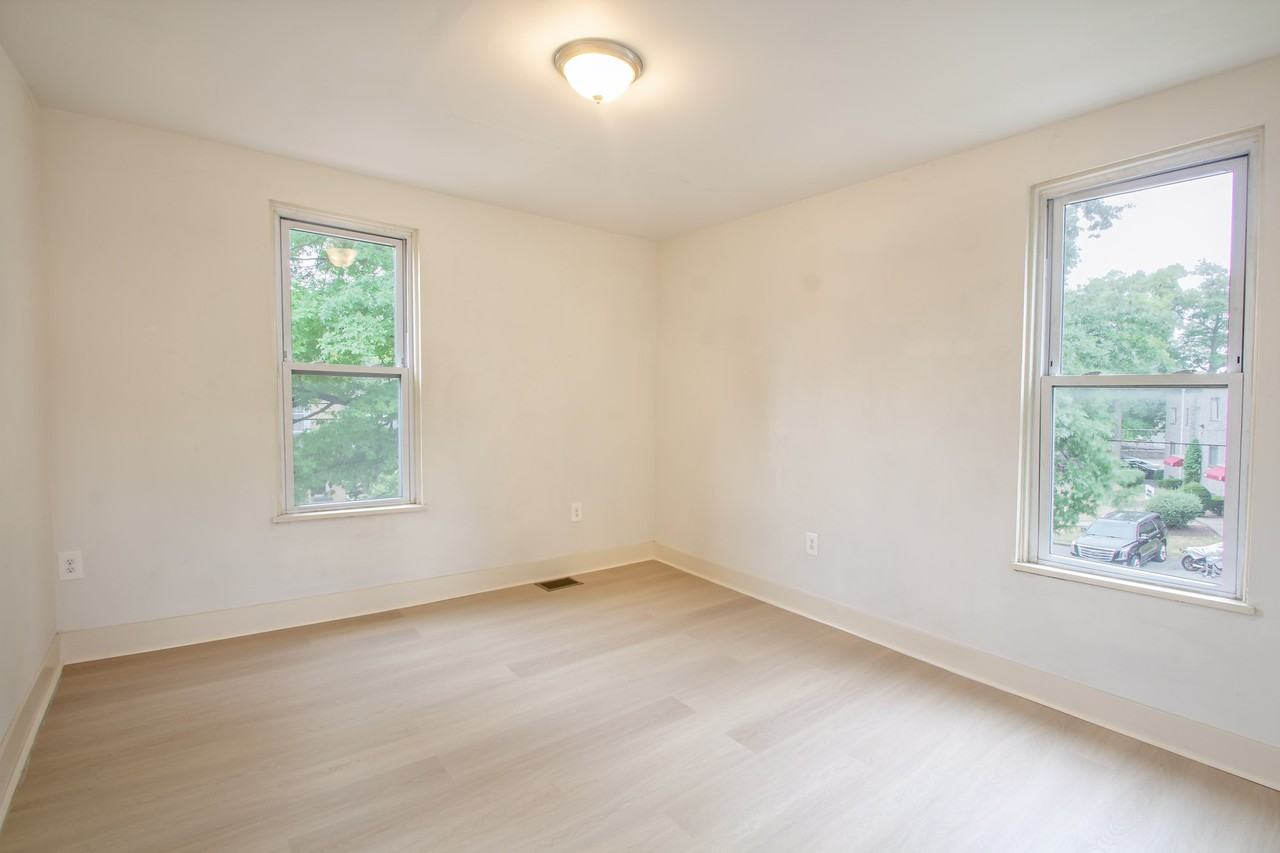 331 Franklin Ave - Photo 7 of 14