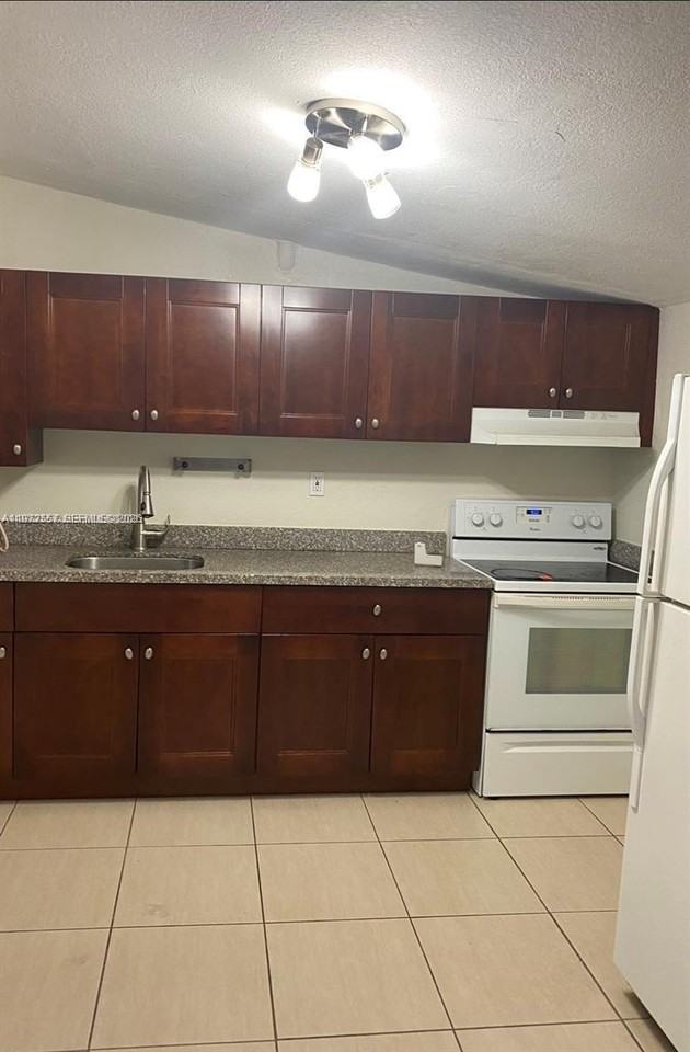 6743 Sw 15th St #6743 - Photo 3 of 11