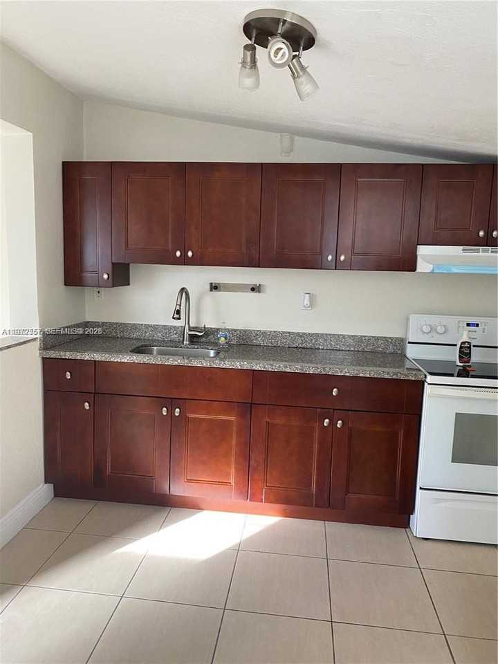 6743 Sw 15th St #6743 - Photo 4 of 11