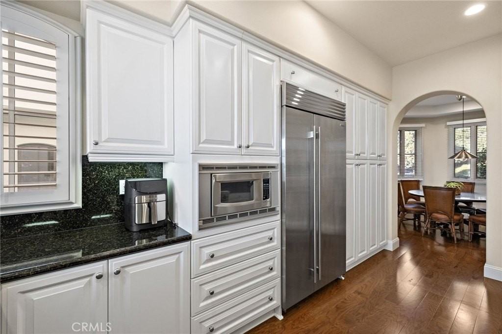 110 Sidney Bay Dr - Photo 4 of 17