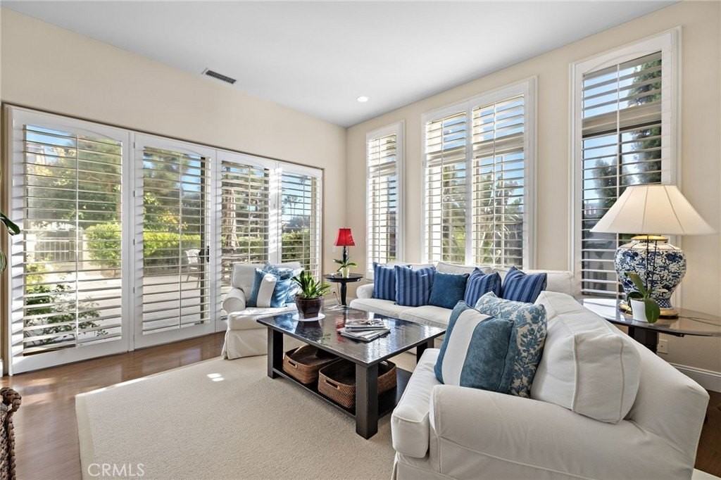 110 Sidney Bay Dr - Photo 6 of 17