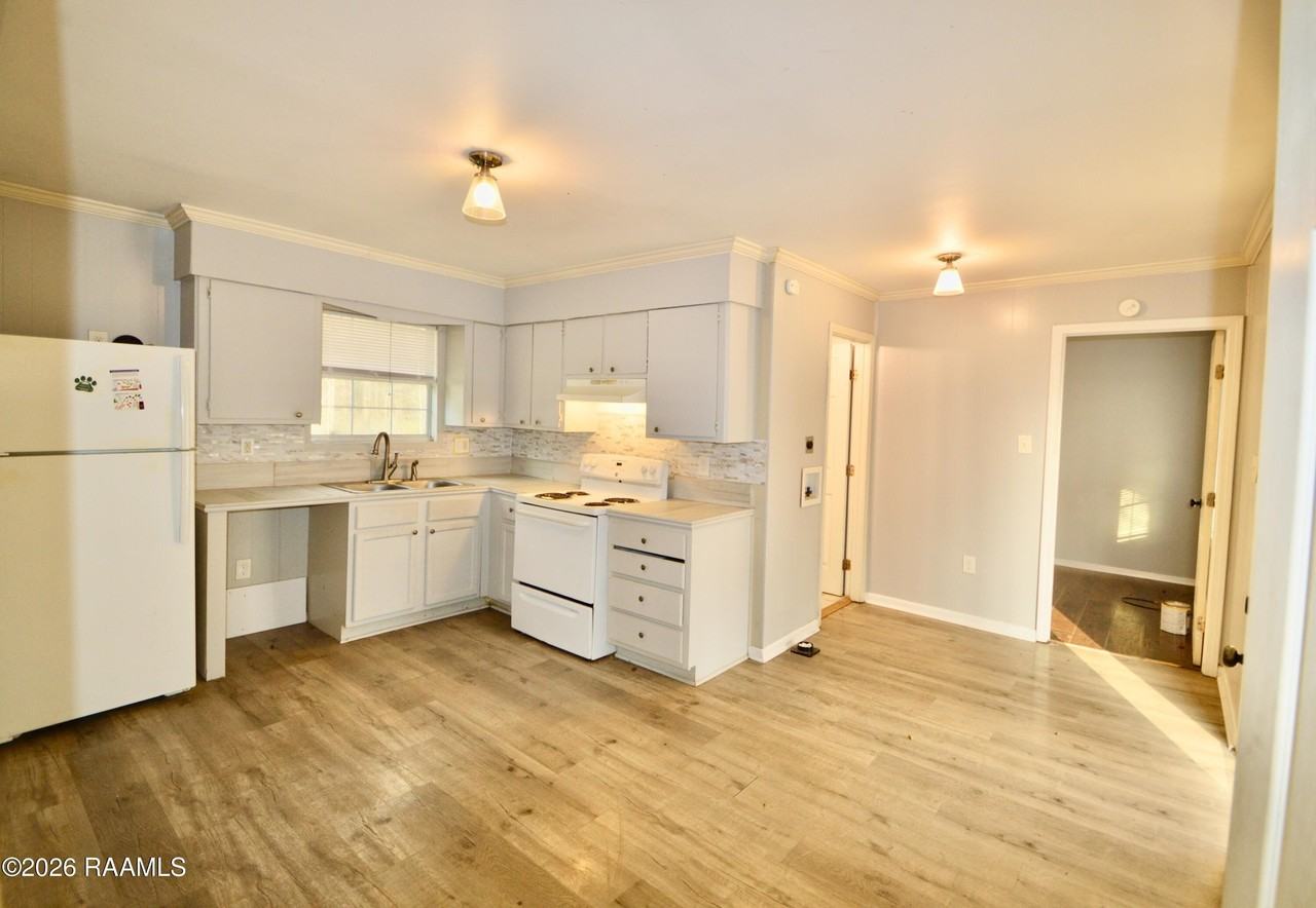 1037A Brown Rd - Photo 3 of 17