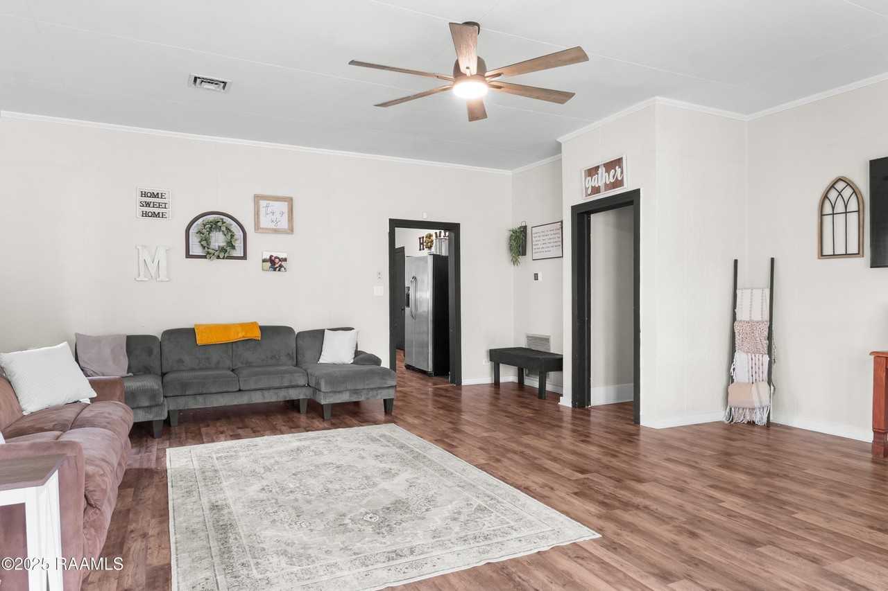 501 Daspit St - Photo 2 of 23