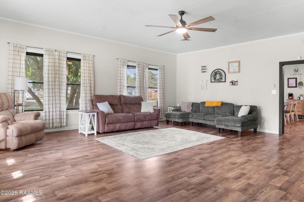 501 Daspit St - Photo 3 of 23