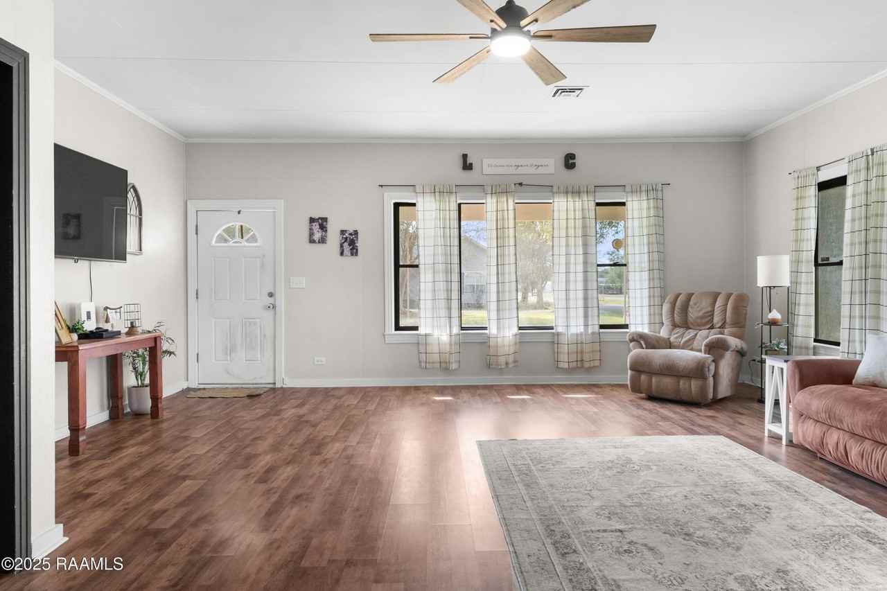 501 Daspit St - Photo 4 of 23