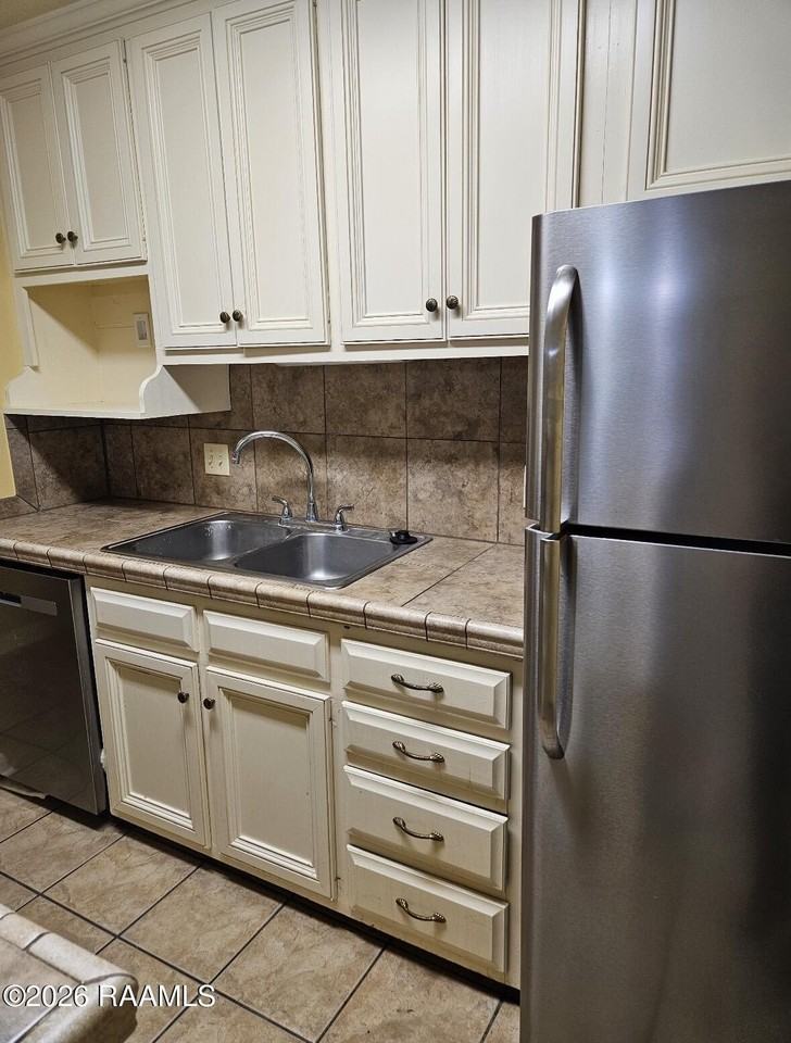 220 Doucet Rd Apt 112b - Photo 4 of 11