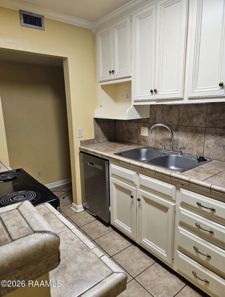 220 Doucet Rd Apt 112b - Photo 5 of 11