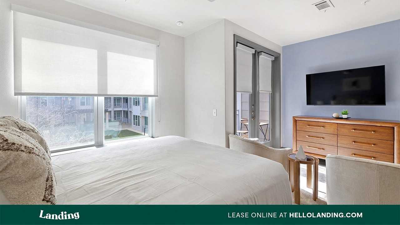 3001 Crockett St - Photo 5 of 50