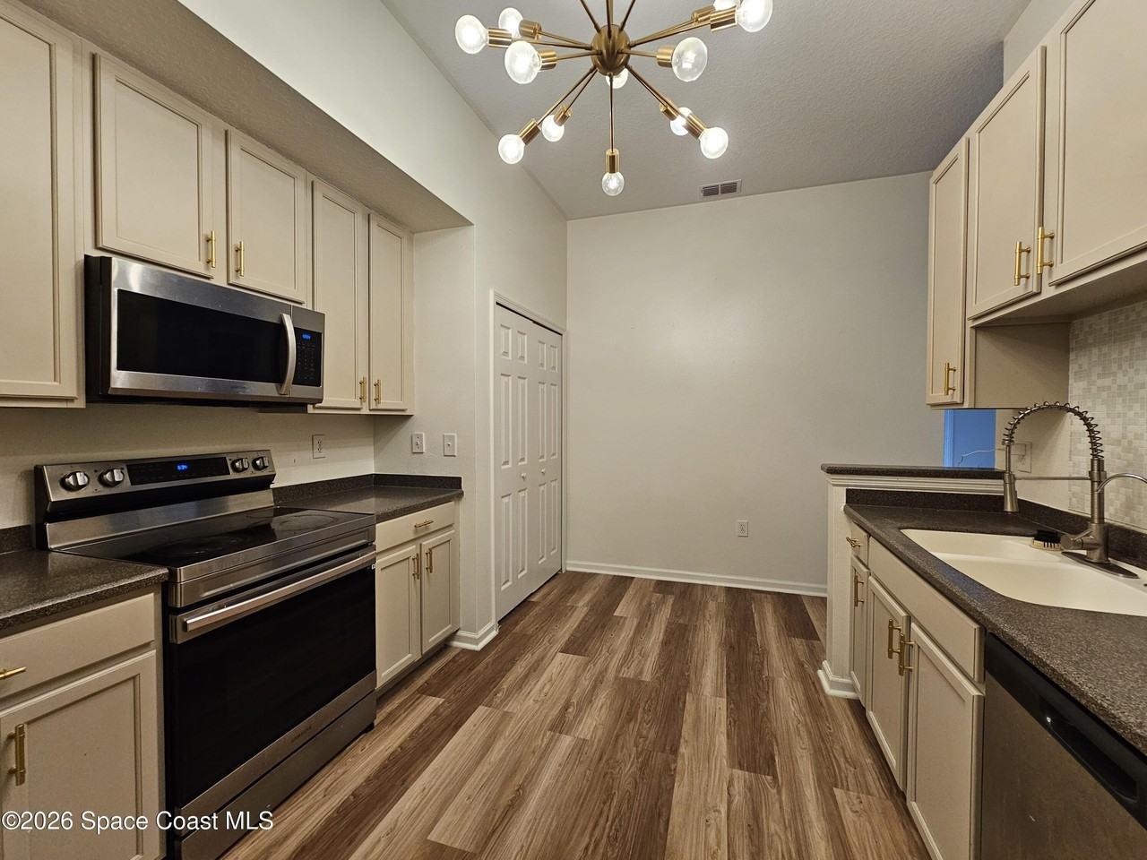 4056 Meander Pl Unit 104 - Photo 6 of 12