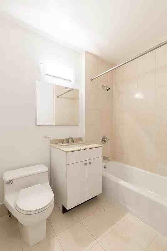 W 48th St #18 - Photo 4 of 4