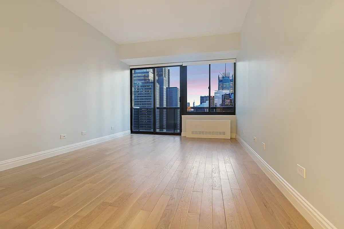 W 48th St #39 - Photo 2 of 6