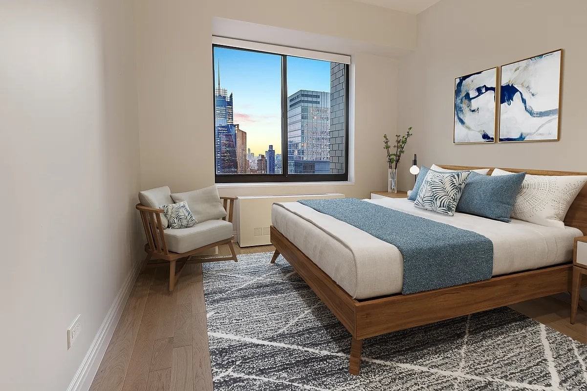 W 48th St #39 - Photo 3 of 6