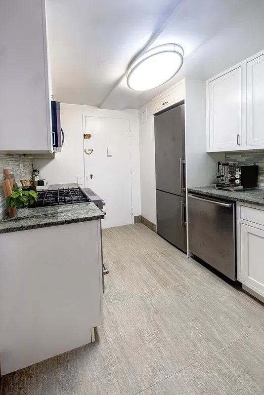 W 55th St #11 - Photo 4 of 5