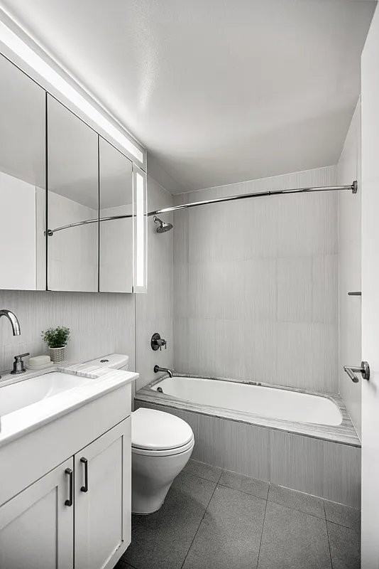 W 55th St #11 - Photo 5 of 5