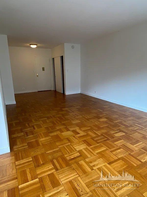 E 55th St #10E - Photo 3 of 8