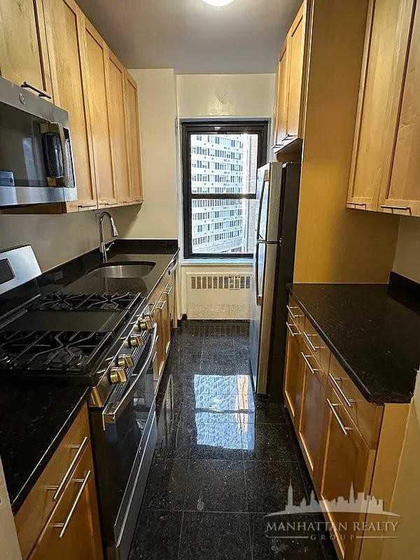 E 55th St #10E - Photo 5 of 8