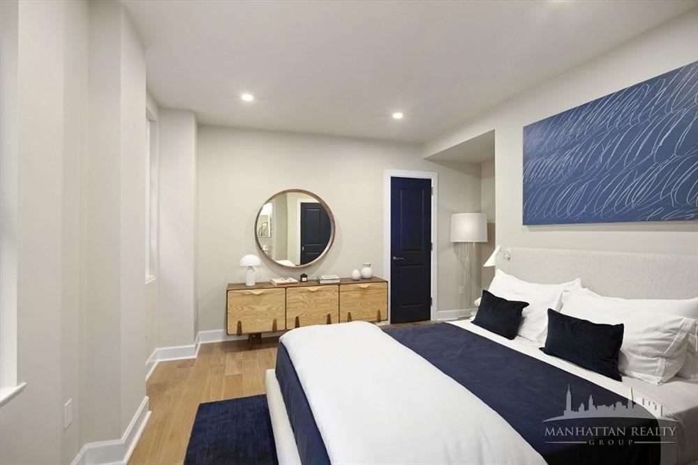 E 48th St #12U8 - Photo 2 of 10